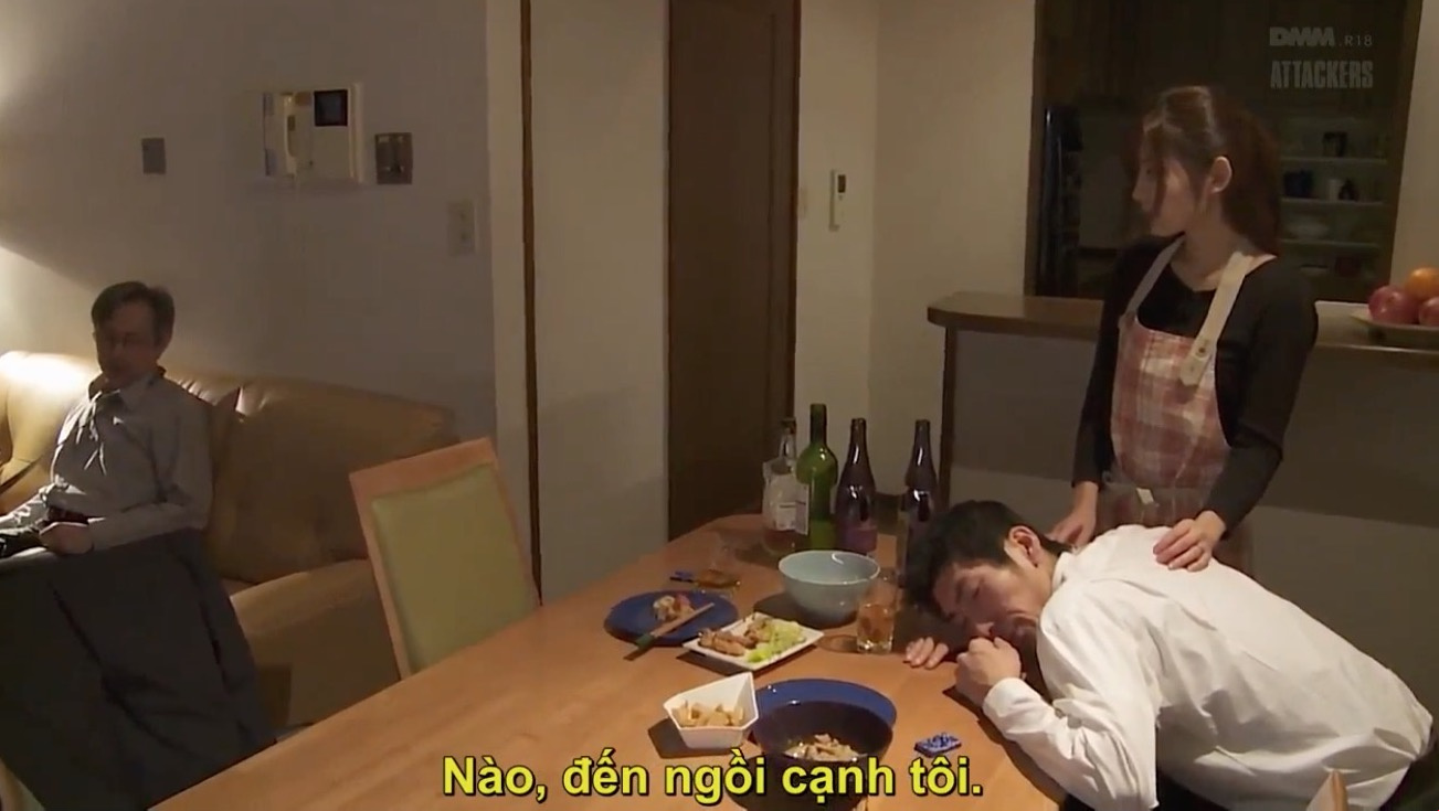 妻子为升职而向丈夫老板牺牲自己